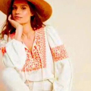 Maeve Anthropologie by Louisa Embroidered Tassel Peasant blouse. Folk Art